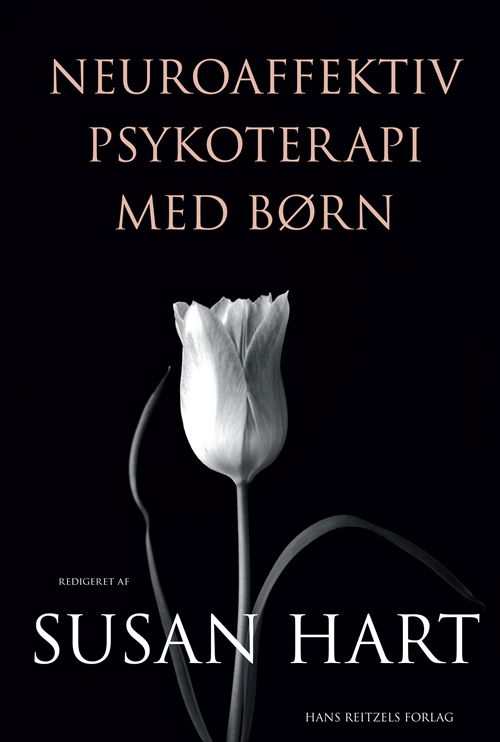 Susan Hart; Marianne Bentzen; Gitte Jørgensen; Charlotte Hagmund-Hansen; Jukka Mäkelä · Neuroaffektiv psykoterapi med børn (Bound Book) [1. wydanie] [Indbundet] (2011)