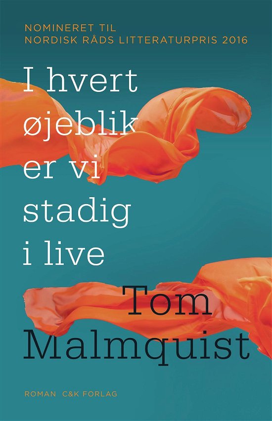 Cover for Tom Malmquist · I hvert øjeblik er vi stadig i live (Taschenbuch) [1. Ausgabe] (2016)