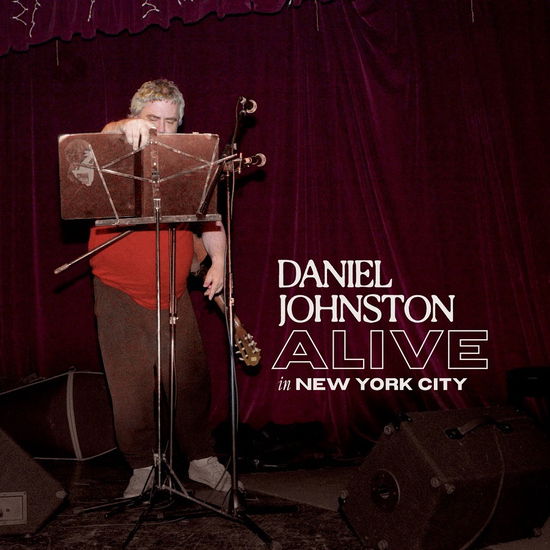 Alive in New York City (White Vinyl) - Daniel Johnston - Musiikki - SHIMMY - 0602309898434 - perjantai 19. tammikuuta 2024