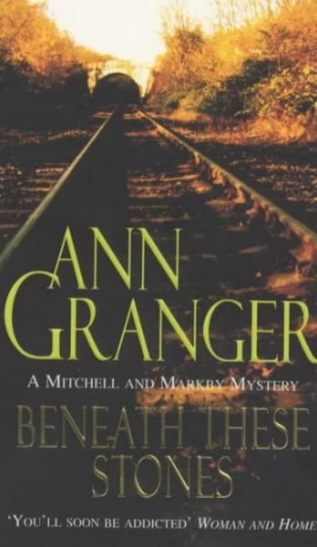 Cover for Ann Granger · Beneath these Stones (Mitchell &amp; Markby 12): A murderous English village crime novel - Mitchell &amp; Markby (Paperback Bog) (1999)