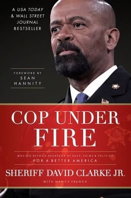 Cop Under Fire - David Clarke - Książki - Worthy Books - 9781546002437 - 8 marca 2022
