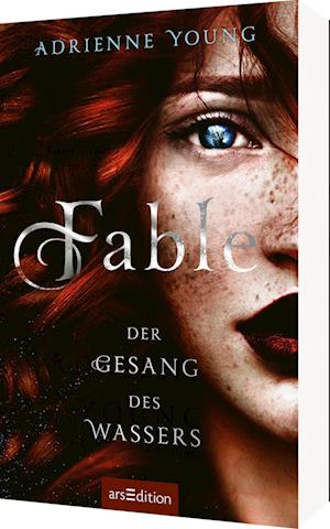 Cover for Adrienne Young · Fable – Der Gesang des Wassers (Book) (2024)