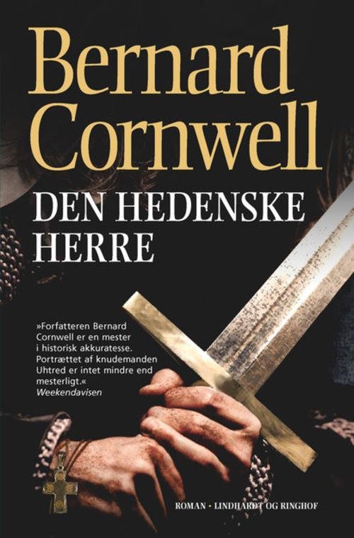 Cover for Bernard Cornwell · Sakserne: Den hedenske herre (SAKS 7) (Paperback Bog) [2. udgave] (2015)