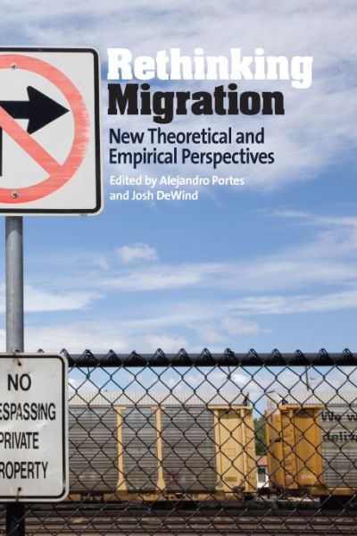 Rethinking Migration: New Theoretical and Empirical Perspectives - A Portes - Książki - Berghahn Books - 9781845455439 - 1 marca 2008