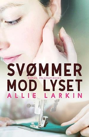 Cover for Allie Larkin · Svømmer mod lyset (Paperback Bog) [1. udgave] (2020)