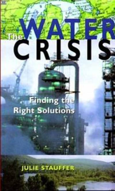 Julie Stauffer · Water Crisis: Finding the Right Solutions (Pocketbok) (2024)