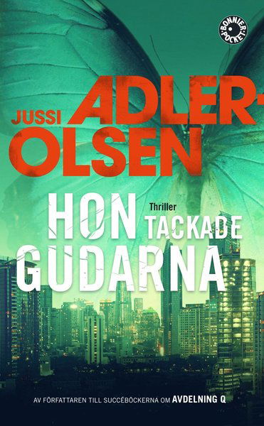 Hon tackade gudarna - Jussi Adler-Olsen - Kirjat - Bonnier Pocket - 9789174297447 - torstai 10. tammikuuta 2019