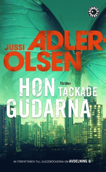 Cover for Jussi Adler-Olsen · Hon tackade gudarna (Paperback Book) (2019)