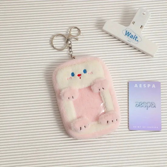 Cute Pink Otter - PLUSH PHOTOCARD KEYRING HOLDER - Produtos - - 9951171003448 - 1 de fevereiro de 2024
