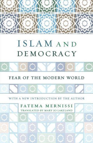 Cover for Fatima Mernissi · Islam And Democracy: Fear Of The Modern World With New Introduction (Paperback Book) [Reissue edition] (2002)