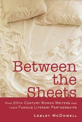 Between the Sheets: The Literary Liaisons of Nine 20th Century Women Writers - Lesley McDowell - Książki - Duckworth Overlook - 9780715641453 - 29 marca 2012