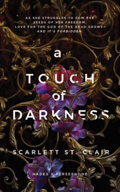 A Touch of Darkness - Scarlett St. Clair - Livros - Sourcebooks - 9781728258454 - 13 de agosto de 2021