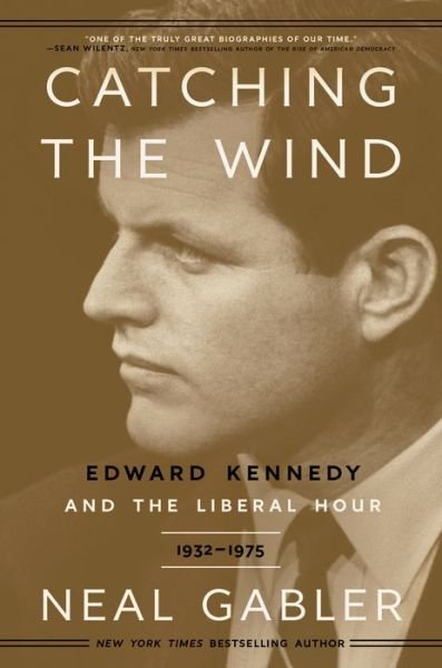 Cover for Neal Gabler · Catching the Wind: Edward Kennedy and the Liberal Hour, 1932-1975 (Paperback Book) (2021)