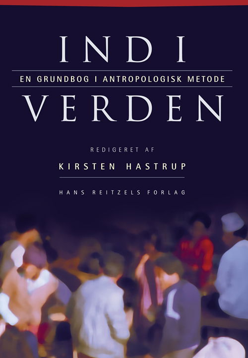 Cover for Andreas Roepstorff; Anne Line Dalsgård; Cathrine Hasse; Cecilie Rubow; Charlotte Andreas Baarts; Christian Kordt Højbjerg; Esther Fihl; Eva Gulløv; Helle Bundgaard; John Aggergaard Larsen; Karsten Pærregaard; Katrine Nørgaard; Kirsten Hastrup; Perle Møhl; · Ind i verden (Sewn Spine Book) [2. wydanie] (2010)