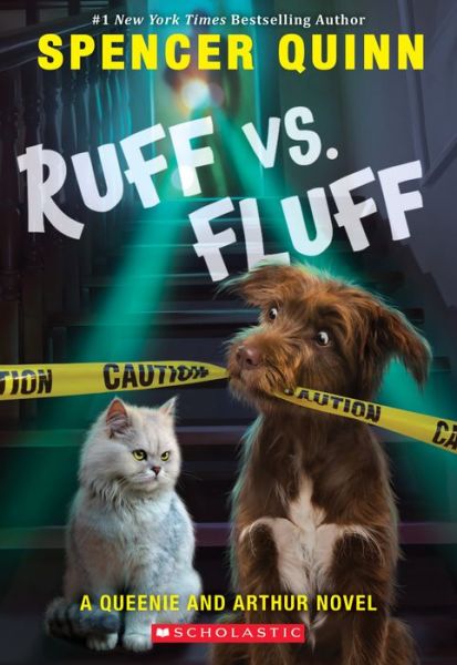 Ruff vs. Fluff (a Queenie and Arthur Novel) - Spencer Quinn - Książki - Scholastic, Incorporated - 9781338091458 - 5 maja 2020