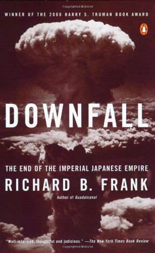 Downfall: the End of the Imperial Japanese Empire - Richard B. Frank - Livros - Penguin Books - 9780141001463 - 1 de maio de 2001