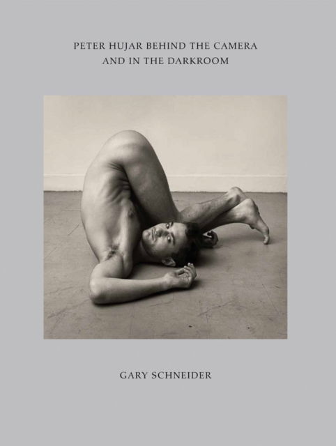 Gary Schneider · Peter Hujar Behind the Camera and in the Darkroom (Hardcover Book) (2024)