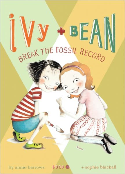 Ivy and Bean Break the Fossil Record (Turtleback School & Library Binding Edition) (Ivy & Bean) - Annie Barrows - Bøger - Turtleback - 9780606011464 - 2008