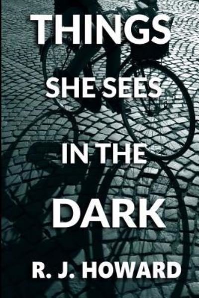 Cover for Rj Howard · Things She Sees in the Dark: A Psychological Thriller of Suspense (Paperback Book) (2018)
