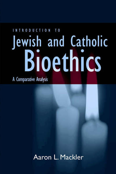 Introduction to Jewish and Catholic Bioethics: A Comparative Analysis - Moral Traditions series - Aaron L. Mackler - Bøger - Georgetown University Press - 9780878401468 - 27. oktober 2003