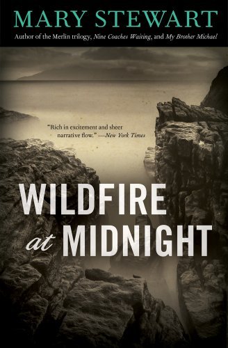 Wildfire at Midnight (Rediscovered Classics) - Mary Stewart - Bøger - Chicago Review Press - 9781613744468 - 1. september 2012