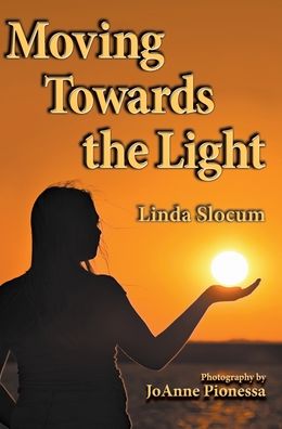 Cover for Linda Slocum · Moving Towards the Light (Gebundenes Buch) (2019)