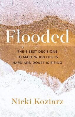Flooded – The 5 Best Decisions to Make When Life Is Hard and Doubt Is Rising - Nicki Koziarz - Bøger - Baker Publishing Group - 9780764236471 - 27. april 2021