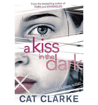 Cover for Cat Clarke · A Kiss in the Dark (Paperback Book) (2017)