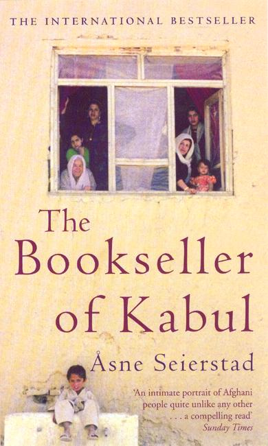 The Bookseller Of Kabul: The International Bestseller - 'An intimate portrait of Afghani people quite unlike any other' SUNDAY TIMES - Asne Seierstad - Livres - Little, Brown Book Group - 9781844080472 - 4 mars 2004