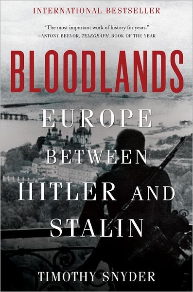 Cover for Timothy Snyder · Bloodlands: Europe Between Hitler and Stalin (Paperback Bog) [First Trade Paper edition] (2012)