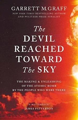 The Devil Reached Toward the Sky: The Making and Unleashing of the Atomic Bomb - By The People Who Were There - Garrett M. Graff - Bücher - Octopus Publishing Group - 9781800963474 - 4. Juni 2026