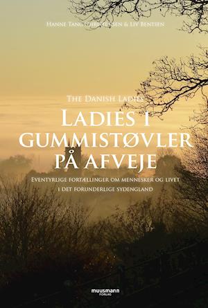 Ladies i gummistøvler på afveje - Hanne Tang Christensen & Liv Bentsen - Books - Muusmann Forlag - 9788793679474 - October 11, 2019