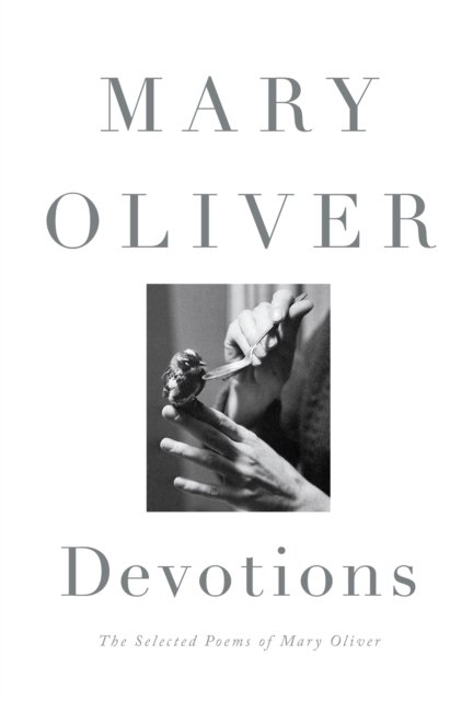 Cover for Mary Oliver · Devotions (Pocketbok) (2023)