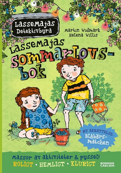 Cover for Martin Widmark · LasseMajas Detektivbyrå: LasseMajas sommarlovsbok. Blåbärsmatchen (Inbunden Bok) (2020)