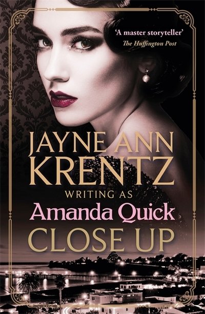 Cover for . Amanda Quick · Close Up: escape to the glittering golden age of 1930s Hollywood (Paperback Book) (2020)