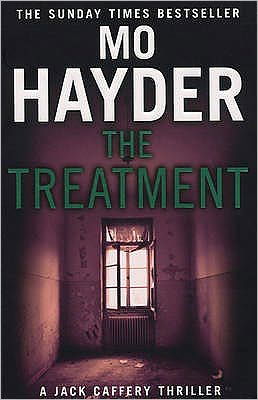 The Treatment: Featuring Jack Caffrey, star of BBC’s Wolf series. A gruesome and gripping thriller from the bestselling author - Jack Caffery - Mo Hayder - Livros - Transworld Publishers Ltd - 9780553820478 - 8 de novembro de 2008