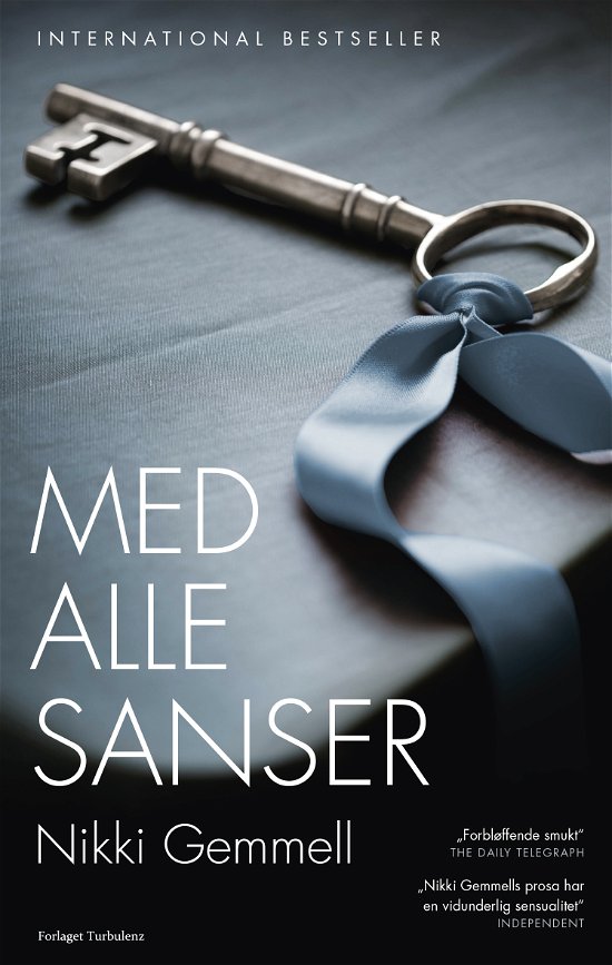 Cover for Nikki Gemmell · Med alle sanser (Sewn Spine Book) [1. wydanie] (2013)