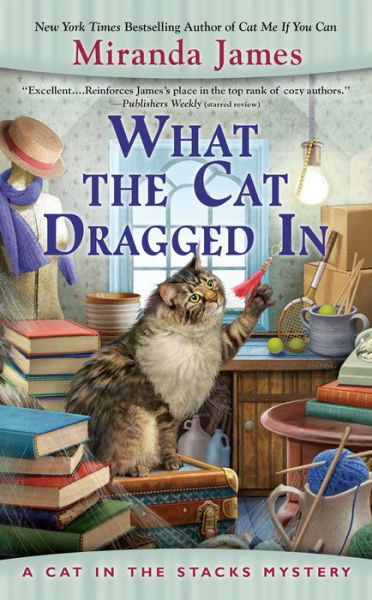 Cover for Miranda James · What the Cat Dragged In (Taschenbuch) (2023)