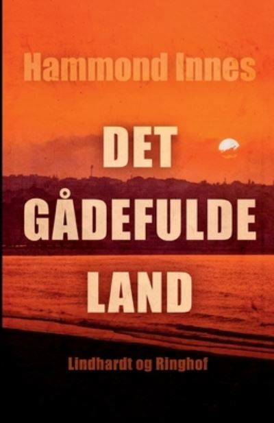 Cover for Hammond Innes · Det gådefulde land (Sewn Spine Book) [1. Painos] (2021)