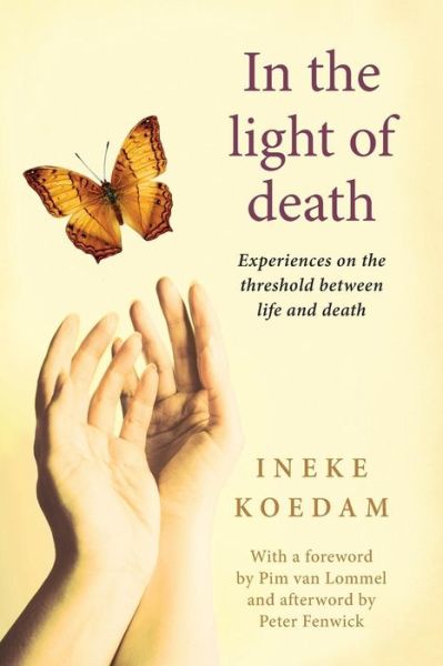 In In the Light of Death: Experiences on the Threshold Between Life and Death - Ineke Koedam - Kirjat - White Crow Productions - 9781910121481 - lauantai 21. maaliskuuta 2015