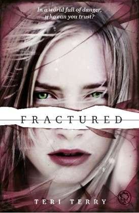 Cover for Teri Terry · SLATED Trilogy: Fractured: Book 2 - SLATED Trilogy (Paperback Bog) (2013)