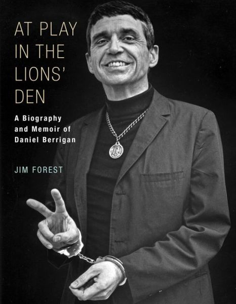 Cover for Jim Forest · At Play in the Lions' Den: A Biography and Memoir of Daniel Berrigan (Paperback Book) (2017)