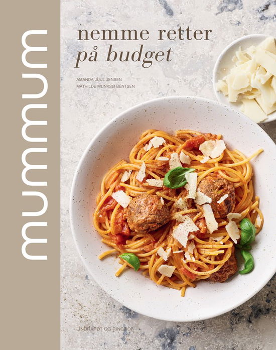 Cover for Amanda Juul Jensen; Mathilde Munksø Bentsen · Mummum - Nemme Retter På Budget (Indbundet Bog) [1. udgave] (2023)