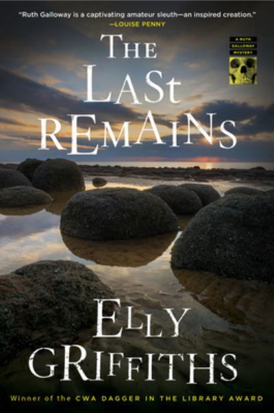 The Last Remains: A British Cozy Mystery - Ruth Galloway Mysteries - Elly Griffiths - Bücher - HarperCollins - 9780358726487 - 25. April 2023