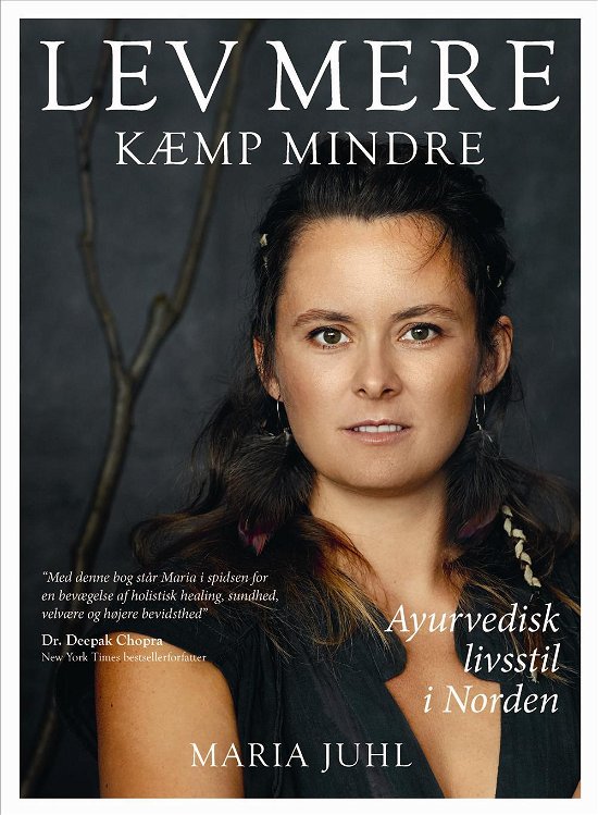 Cover for Maria Juhl · Lev Mere Kæmp Mindre (Sewn Spine Book) [1º edição] (2017)