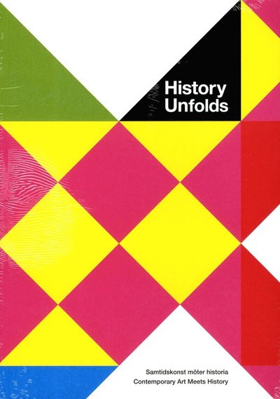 History unfolds : samtidskonst möter historia / contemporary art meets history - Peter Aronsson, Kerstin Cassel, Maria Jansén, Helene Larsson Pousette, Pia Laskar, Claudia Lindén, Jonas M. Nordin, Sophie Nyman, Hans Ruin, Fredrik Svanberg, Jeff Werner - Books - Art and Theory - 9789188031488 - June 2, 2017