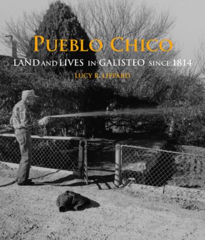 Cover for Lucy R Lippard · Pueblo Chico (Hardcover Book) (2020)