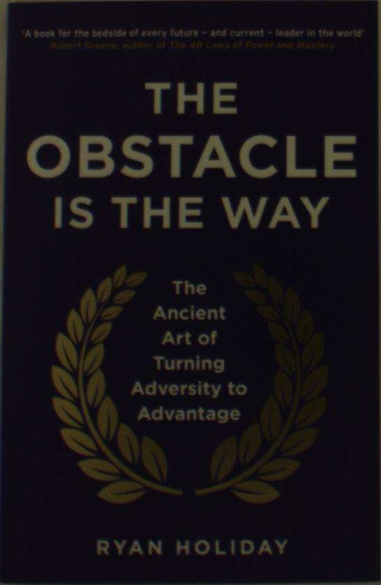 Cover for Ryan Holiday · The Obstacle is the Way: The Ancient Art of Turning Adversity to Advantage (Paperback Book) [Main edition] (2015)