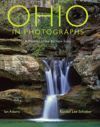 Ohio in Photographs: A Portrait of the Buckeye State - Ian Adams - Książki - Ohio University Press - 9780821423493 - 5 września 2018