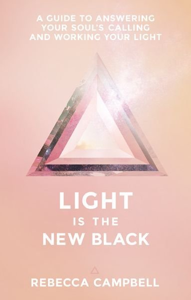 Light is the New Black: a Guide to Answering Your Soul's Callings and Working Your Light - Rebecca Campbell - Bücher - Hay House - 9781401948504 - 6. Juli 2015